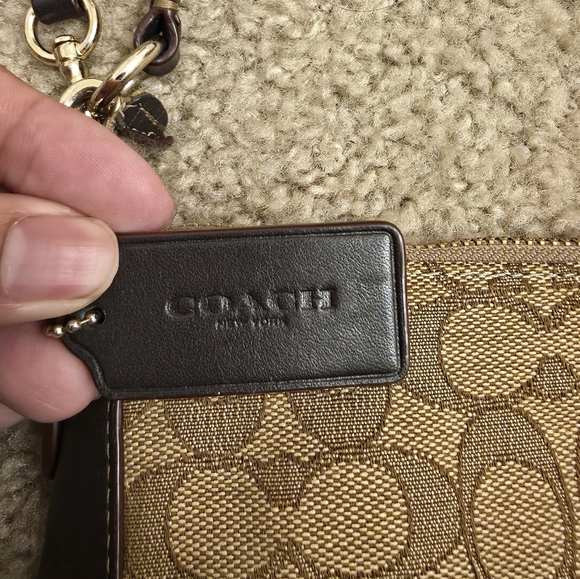 Coach - Picture 4 of 6